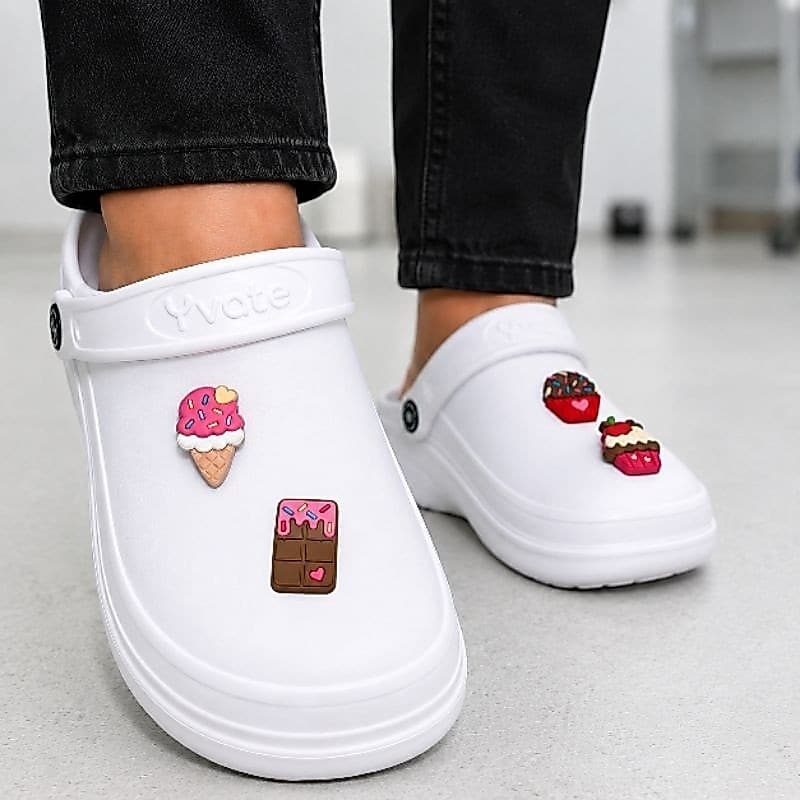 Sapato Branco Fechado Doces Antiderrapante casual Trabalho leve macia 4 Botons (Babuche Fechada Doces)
