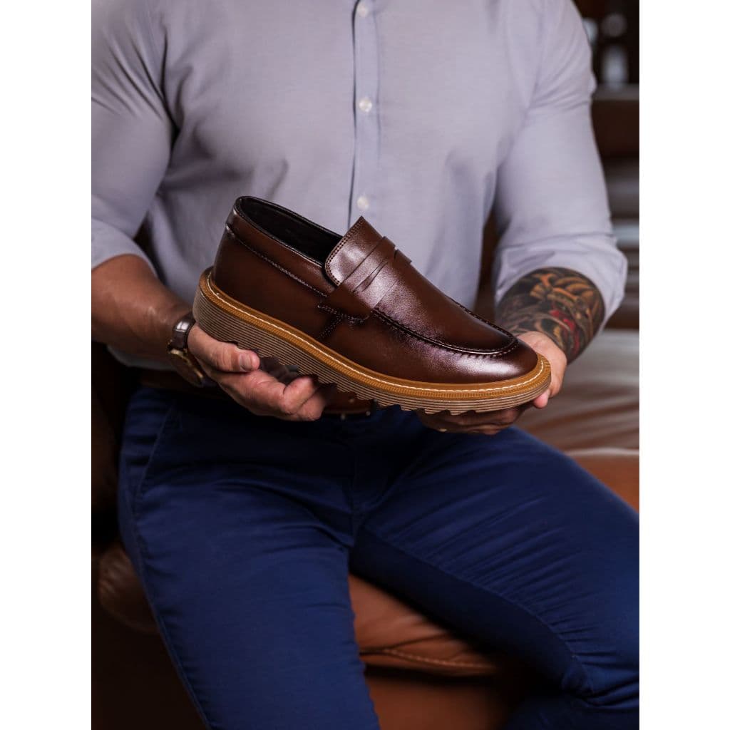 Sapato Masculino Sola Tratorada Marrom Moderno e Elegante Lançamento Confortável Casamento Igreja Dia dos Pais