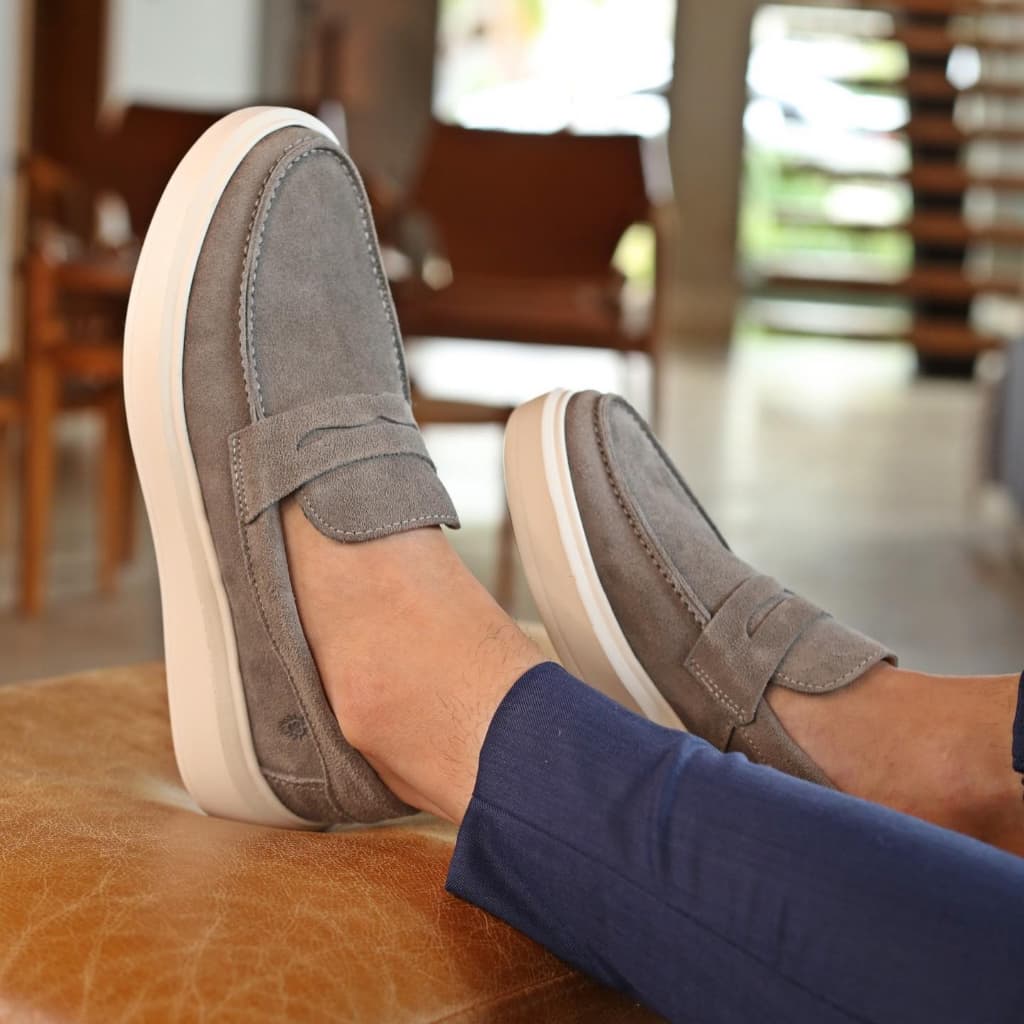 Sapato Masculino Mocassim Sola Alta Confortável Loafer Camurça Luxo Café premium Promoção