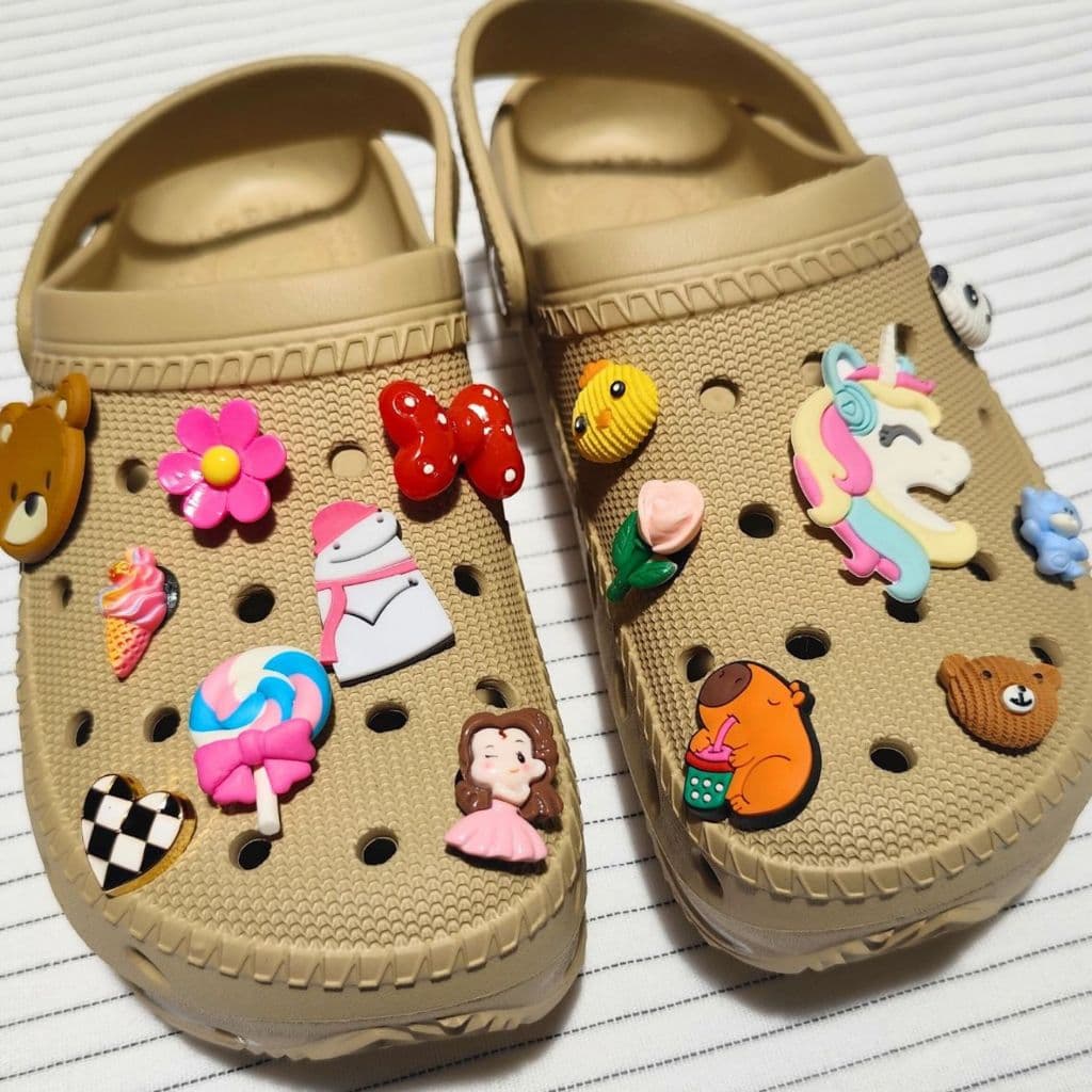 Kit 12/24 Pins p/ Sapatos furadinhos Charm Laço Flor Love Personagens Outros Bottons