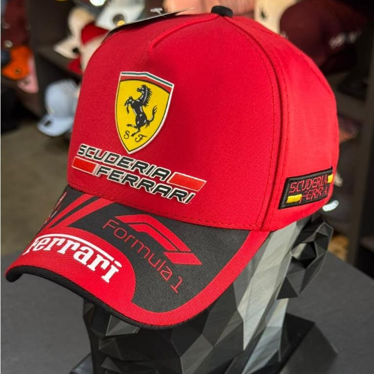 Boné Vermelho Ferrari F1 Scuderia – Aba Curva Snapback Ajustável